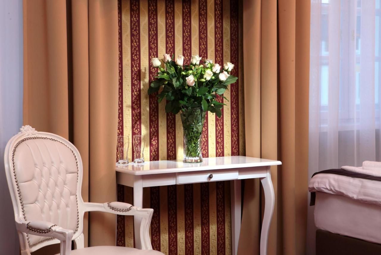Курортные отели Hotel Court Park Ныса-28